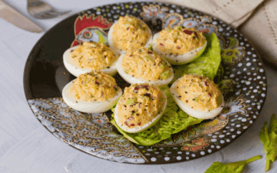 Huevos rellenos con mezcla de atún y mayonesa al eneldo